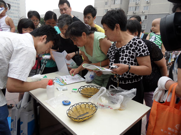 食品安全知識進社區(qū) 快速檢測試紙引關(guān)注